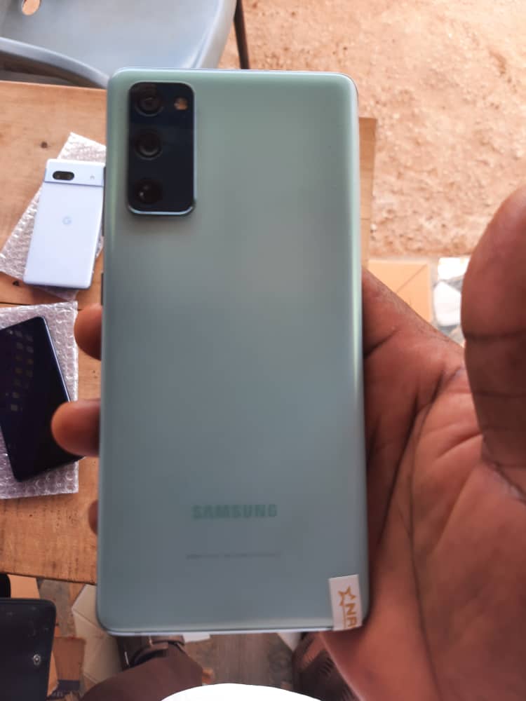 Samsung S20FE